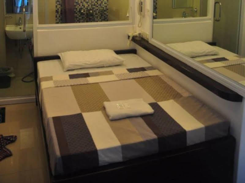 Jj Midcity Inn Tabaco Exteriör bild